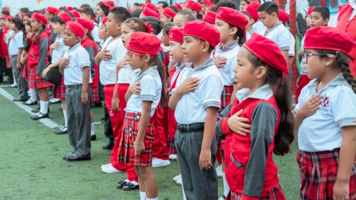 Juventud que Inspira fortalece el civismo y el amor por Guayaquil en la Unidad Educativa Nikola Tesla