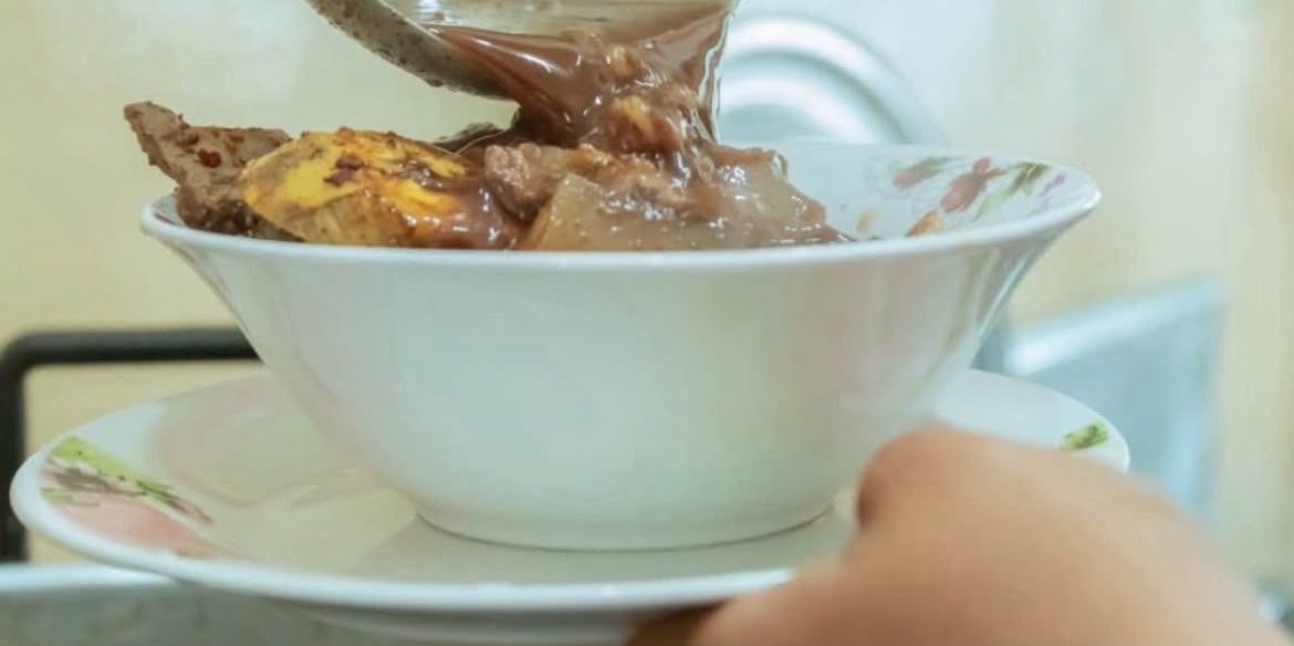 La tradición del caldo de salchicha se vive en “La salchicha de Lourdes 2