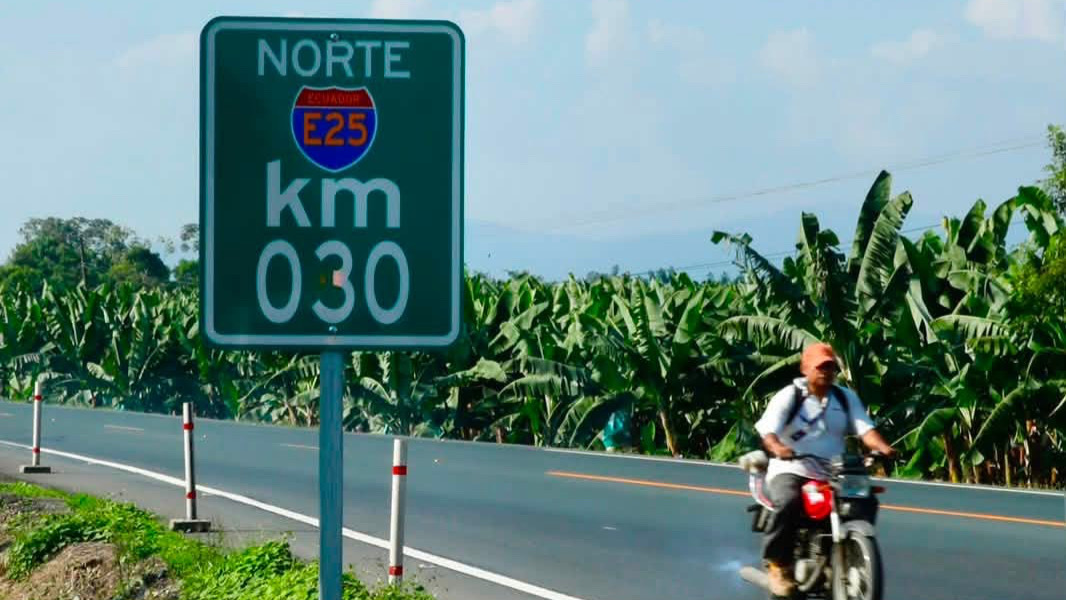 LA VÍA NARANJAL–TENGUEL AVANZA Y ABRE PASO A UNA CONEXIÓN MÁS SEGURA Y PRODUCTIVA PARA EL SUR DEL PAÍS